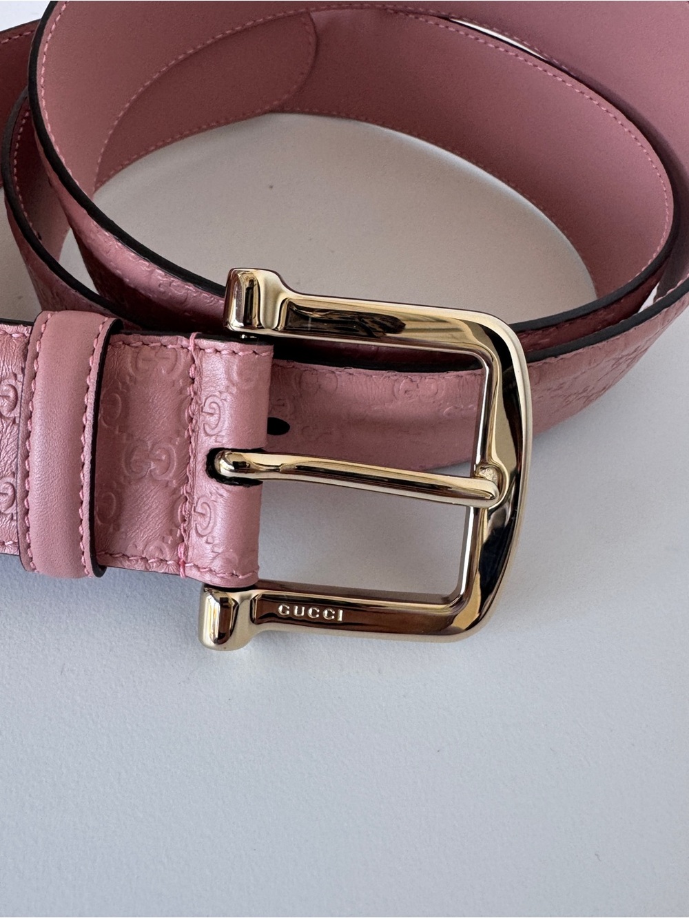 Gucci Pink Embossed GG Leather Belt with Gold Buckle - Picture 2 of 5